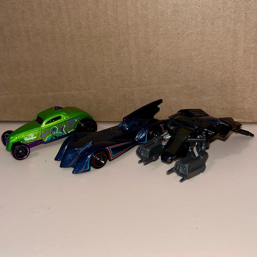 3 Hot Wheels Batman cars Bat Aircraft BLACK, Batmobile DARK BLUE, Riddler GREEN